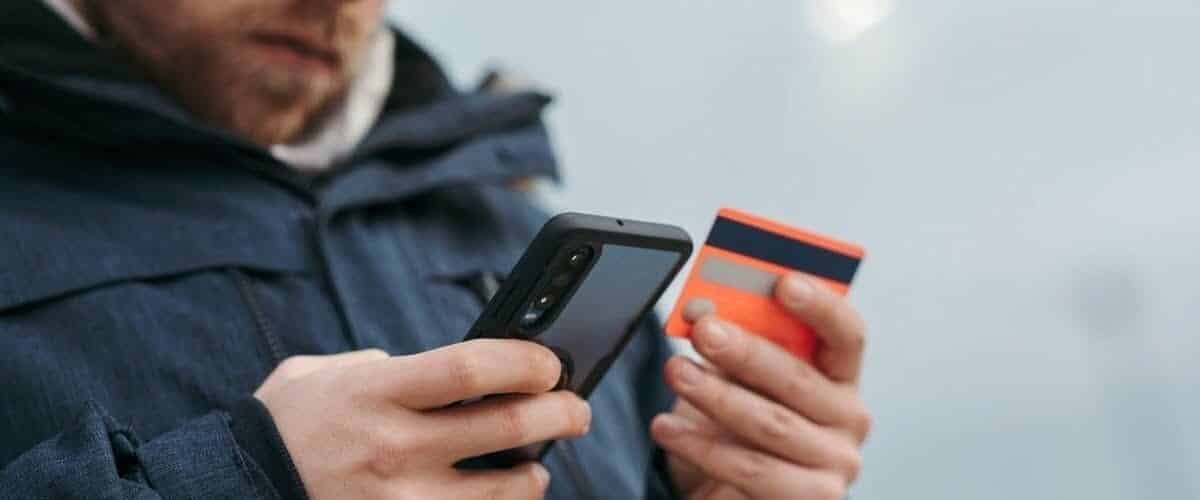 Bijna-de-helft-van-de-consumenten-doet-50-van-de-aankopen-online-1200x500-1